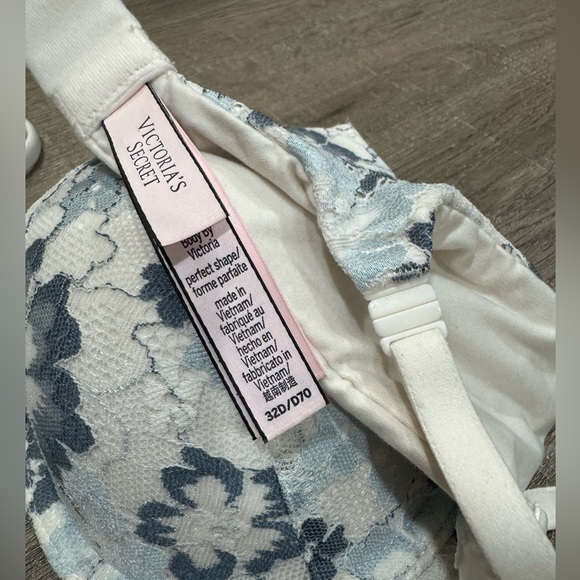 Victoria’s Secret 32D Push-Up Lace Bra - Picture 3 of 4